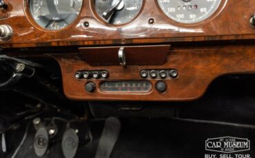 Bentley-Mark-vi-1950-Cream-Black-Leather-44