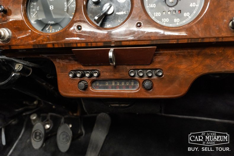 Bentley-Mark-vi-1950-Cream-Black-Leather-44