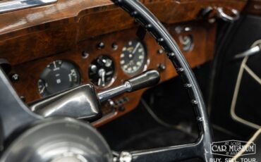 Bentley-Mark-vi-1950-Cream-Black-Leather-46