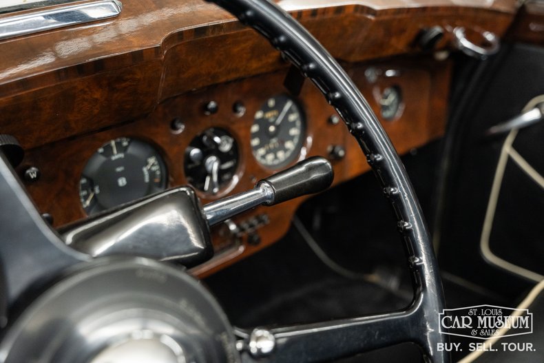 Bentley-Mark-vi-1950-Cream-Black-Leather-46