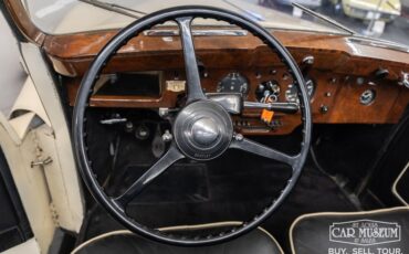 Bentley-Mark-vi-1950-Cream-Black-Leather-47