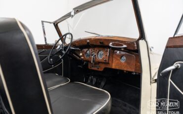 Bentley-Mark-vi-1950-Cream-Black-Leather-5