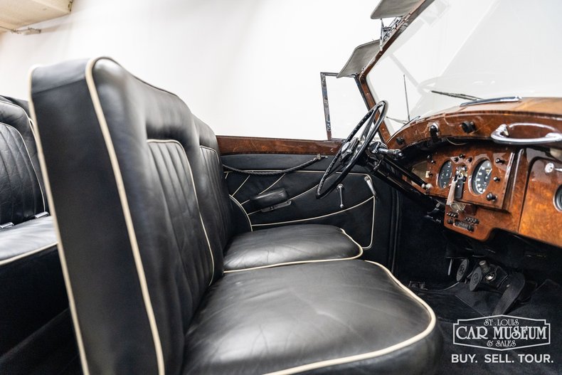 Bentley-Mark-vi-1950-Cream-Black-Leather-7