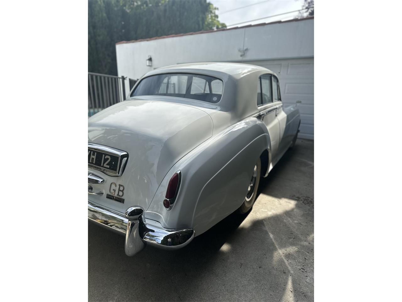Bentley-S2-1960-Pearl-White-Black-Brown-13