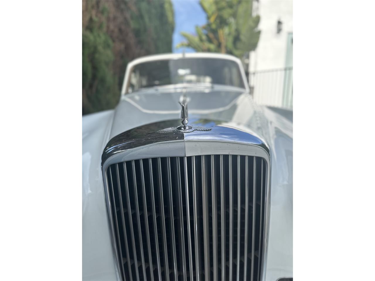 Bentley-S2-1960-Pearl-White-Black-Brown
