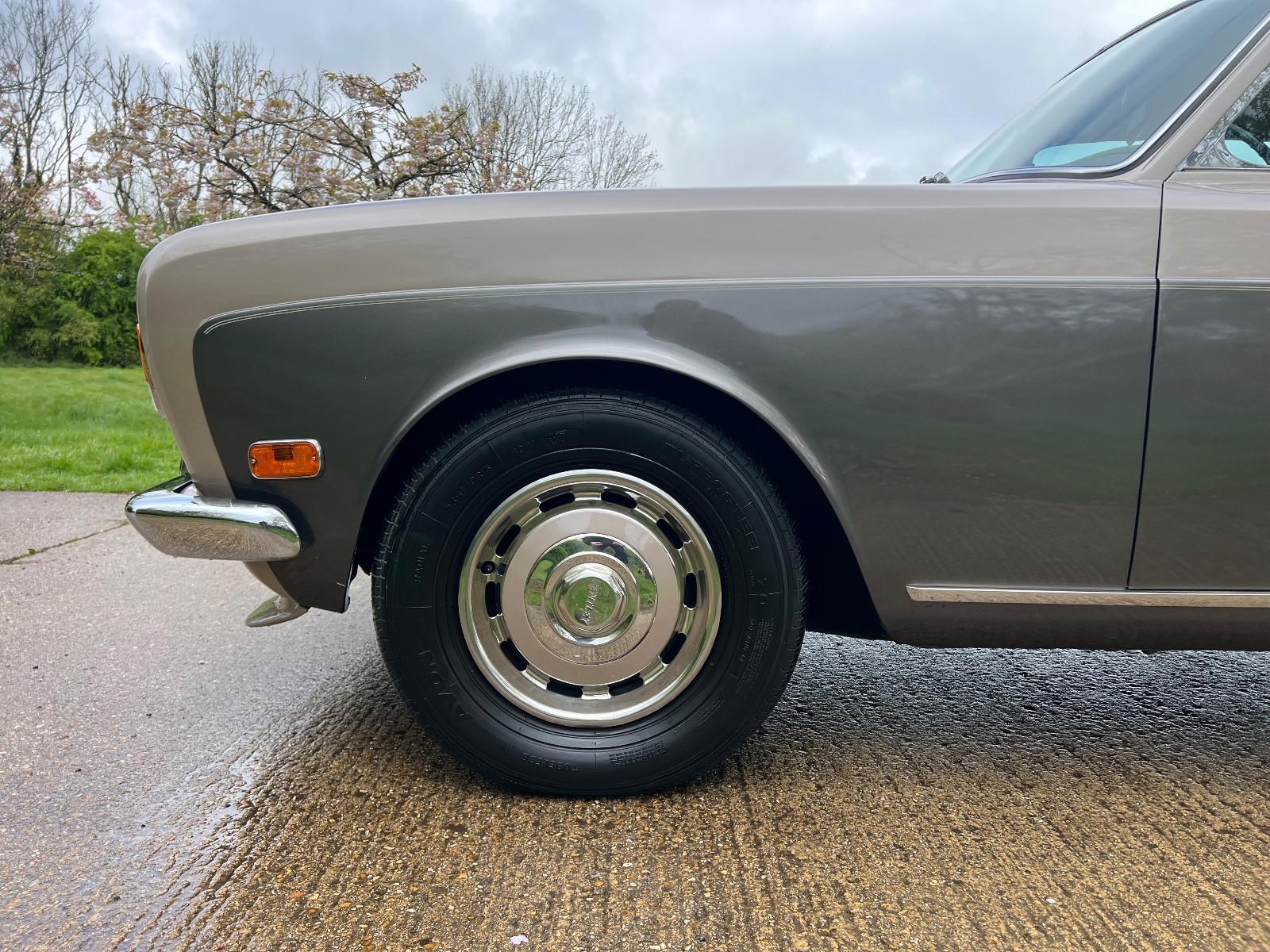 Bentley-T1-2-Door-Saloon-1970-Coupe-10