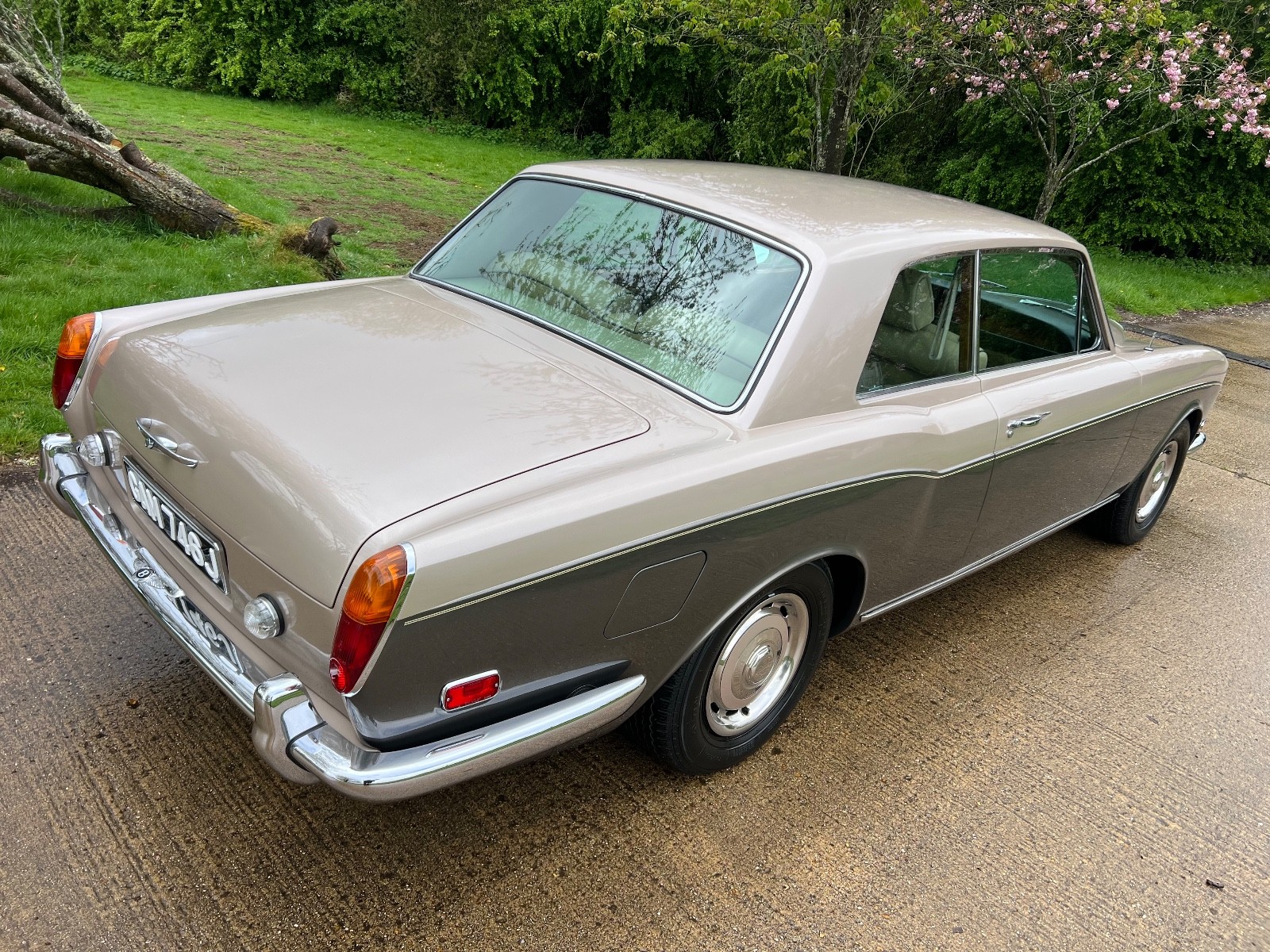 Bentley-T1-2-Door-Saloon-1970-Coupe-14