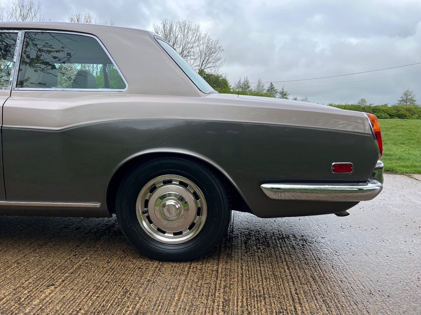Bentley-T1-2-Door-Saloon-1970-Coupe-17