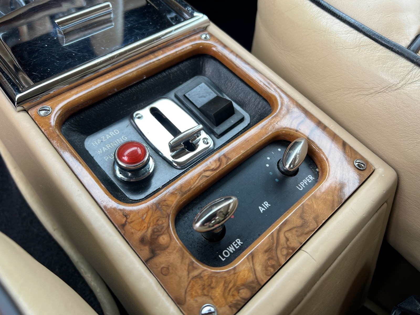 Bentley-T1-2-Door-Saloon-1970-Coupe-20