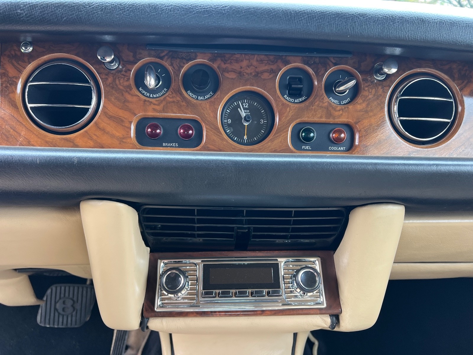 Bentley-T1-2-Door-Saloon-1970-Coupe-25