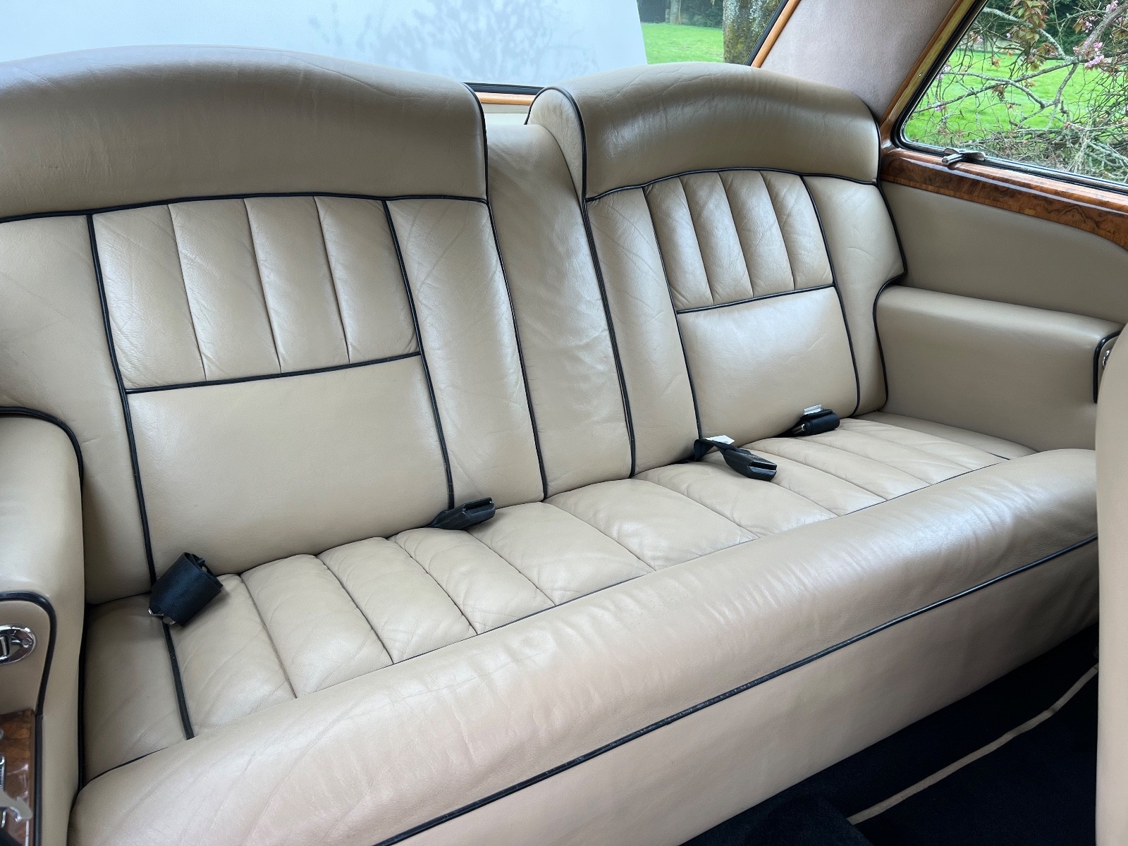 Bentley-T1-2-Door-Saloon-1970-Coupe-31