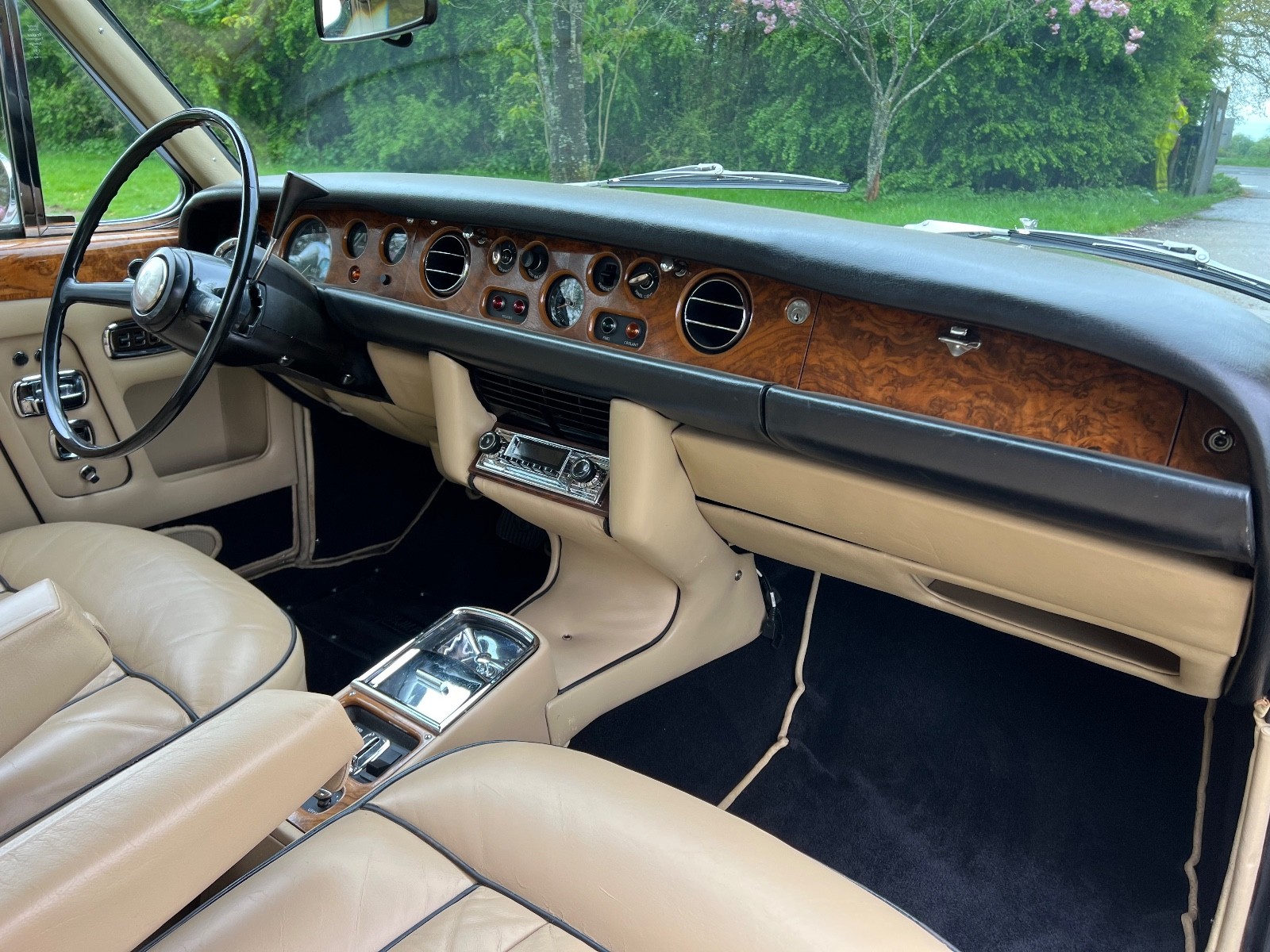 Bentley-T1-2-Door-Saloon-1970-Coupe-33