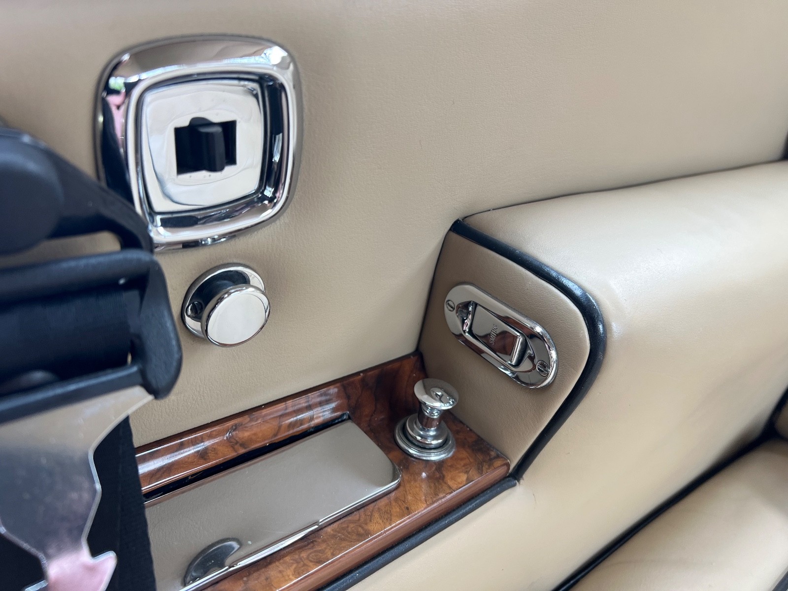 Bentley-T1-2-Door-Saloon-1970-Coupe-34