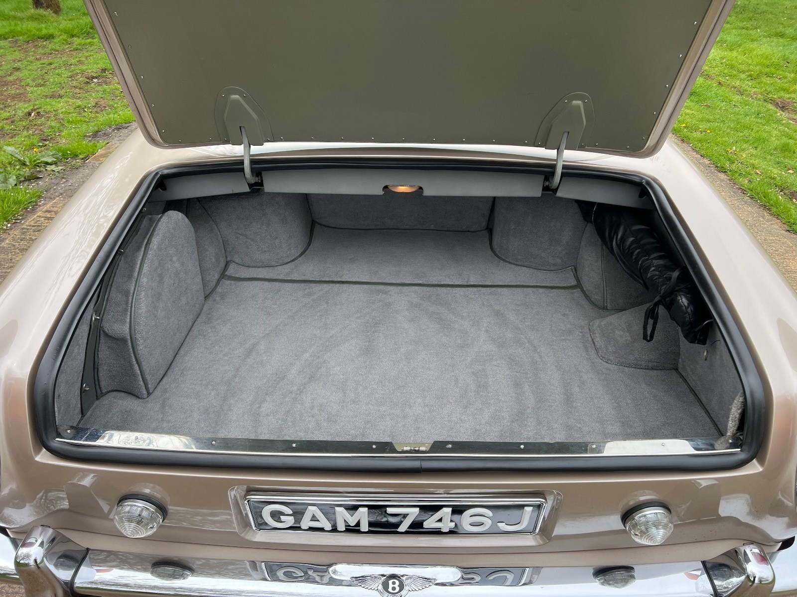 Bentley-T1-2-Door-Saloon-1970-Coupe-35