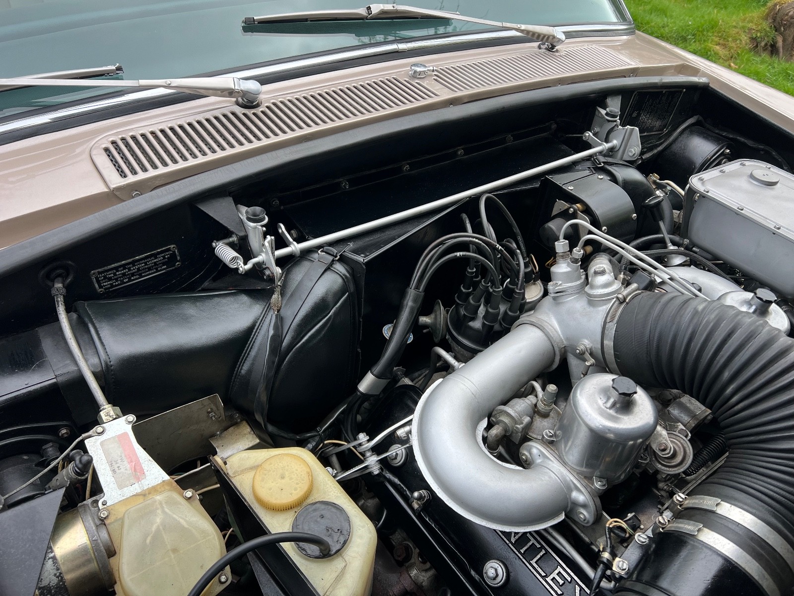 Bentley-T1-2-Door-Saloon-1970-Coupe-37
