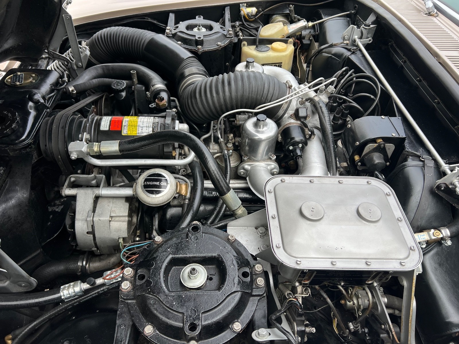 Bentley-T1-2-Door-Saloon-1970-Coupe-39