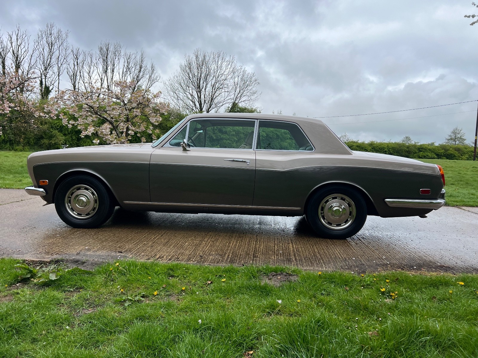 Bentley-T1-2-Door-Saloon-1970-Coupe-4