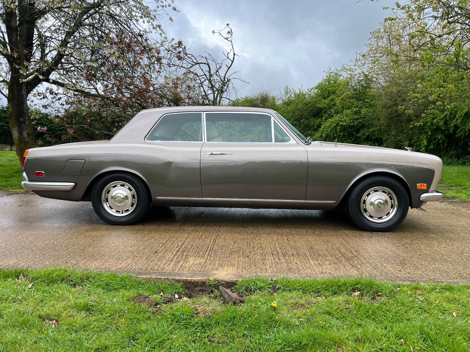 Bentley-T1-2-Door-Saloon-1970-Coupe-9