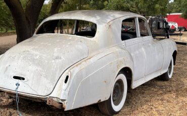 Bentley-flying-spur-1961-white-1