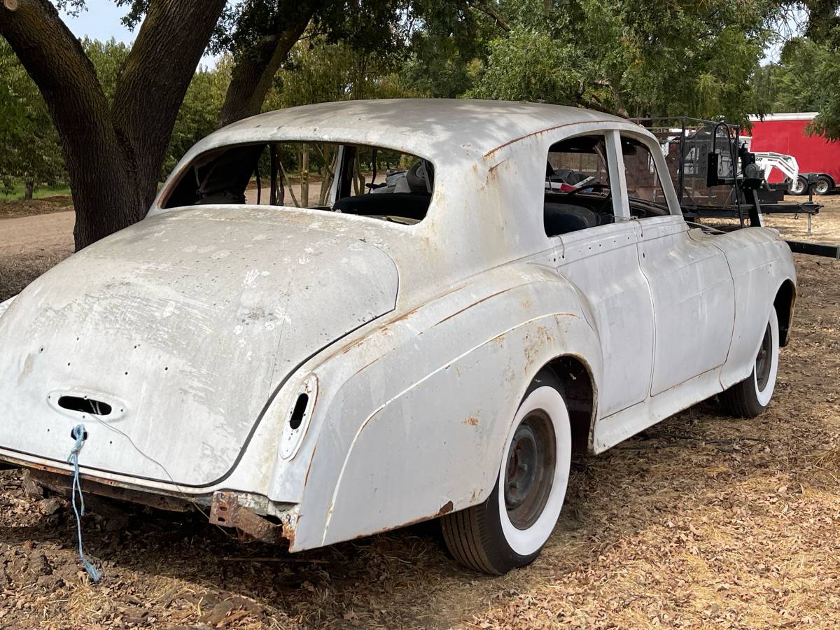 Bentley-flying-spur-1961-white-1