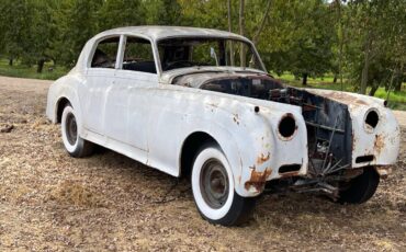 Bentley-flying-spur-1961-white-3