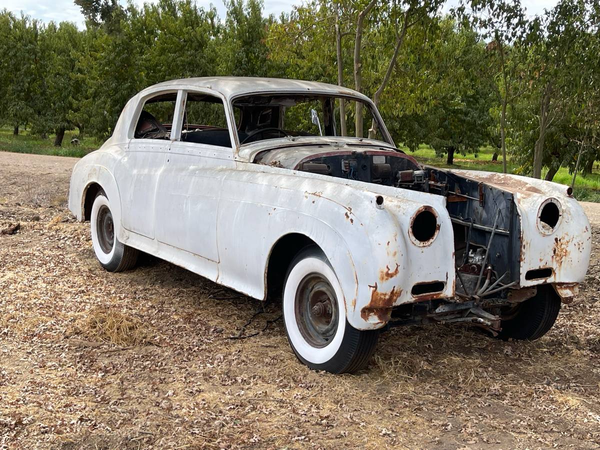 Bentley-flying-spur-1961-white-3