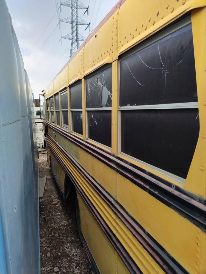Blue-bird-bus-1989-yellow