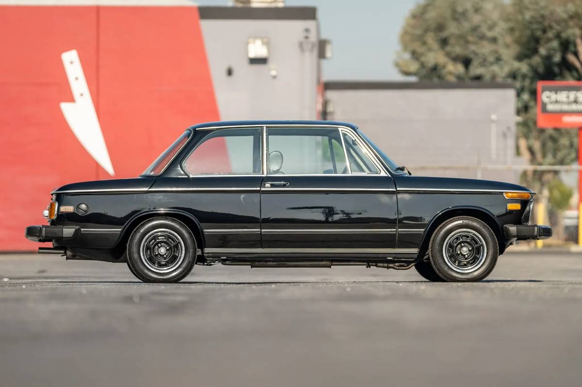 Bmw-2002-1975-black-2
