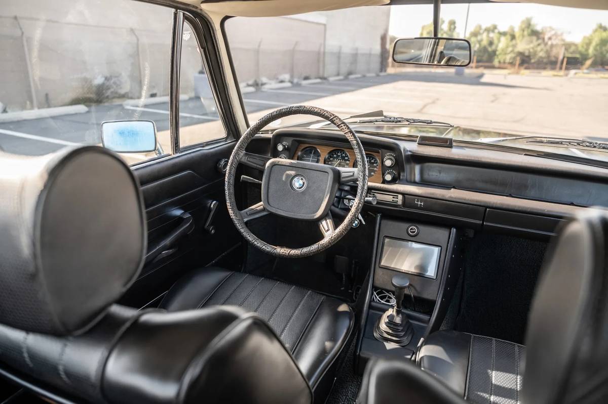 Bmw-2002-1975-black-7