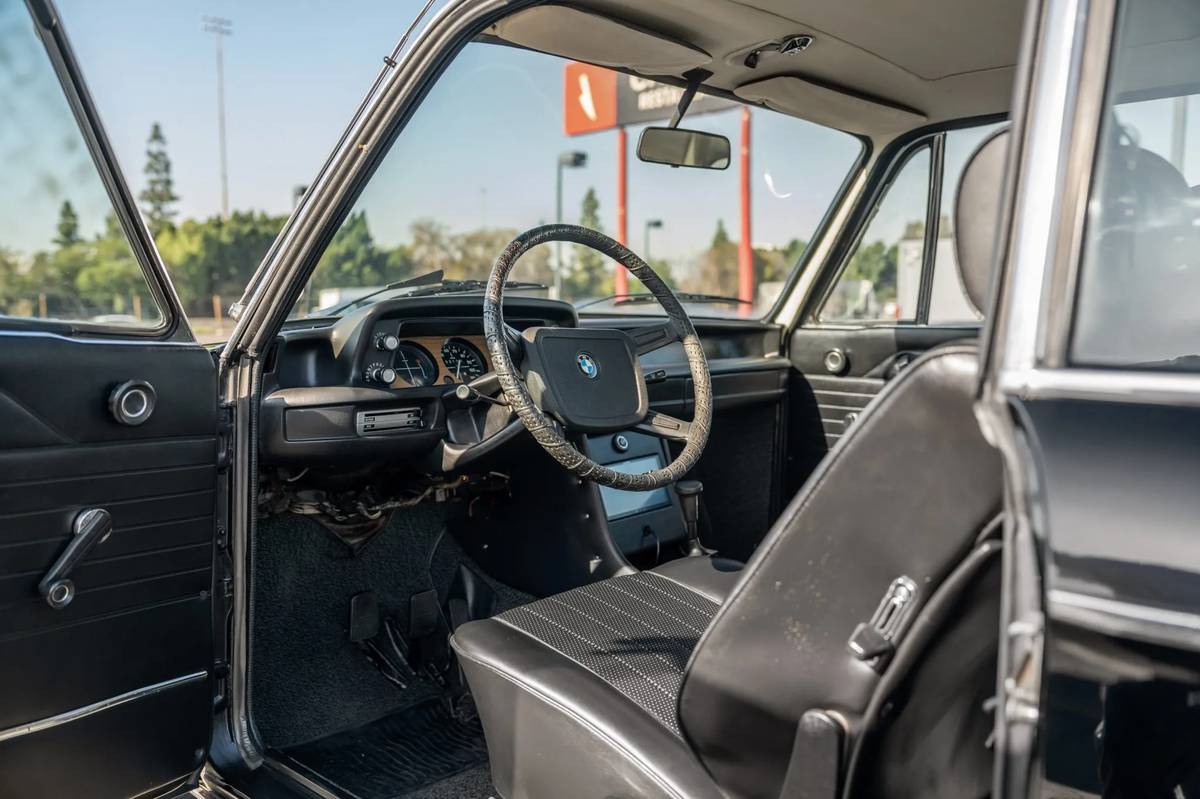 Bmw-2002-1975-black-8