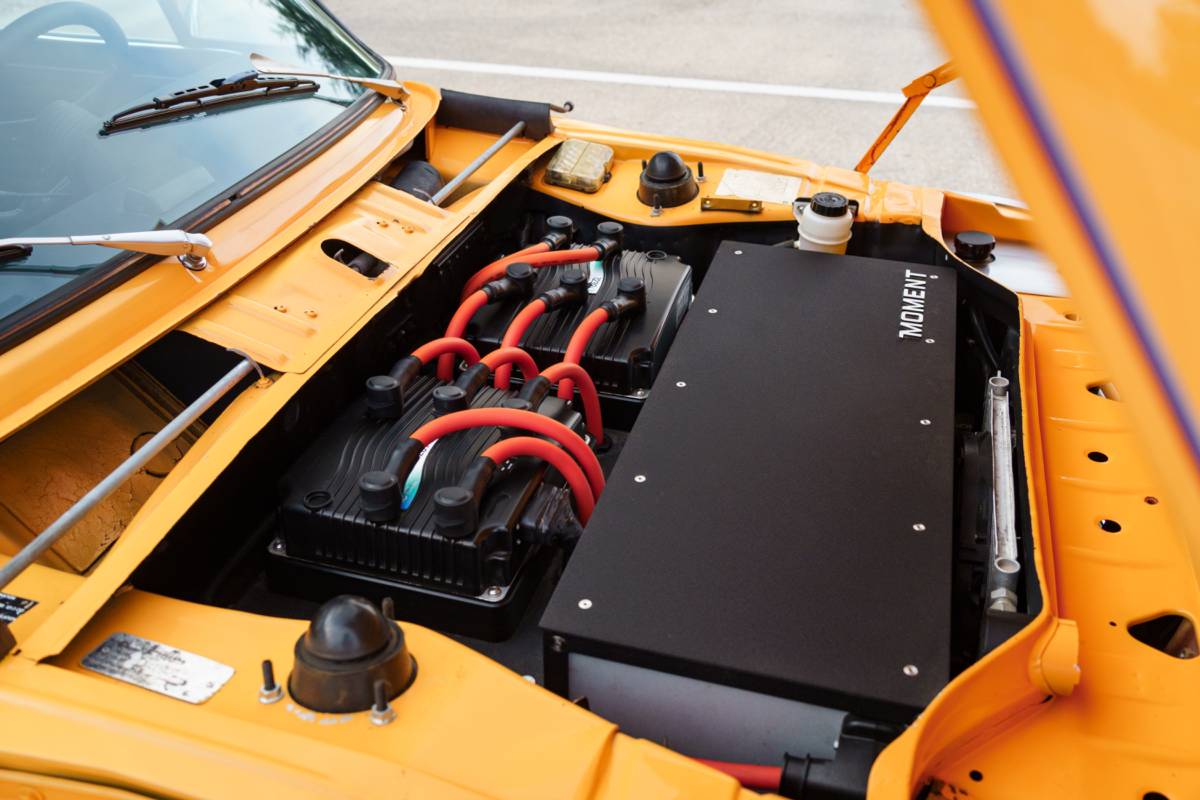 Bmw-2002-electric-1974-orange-13