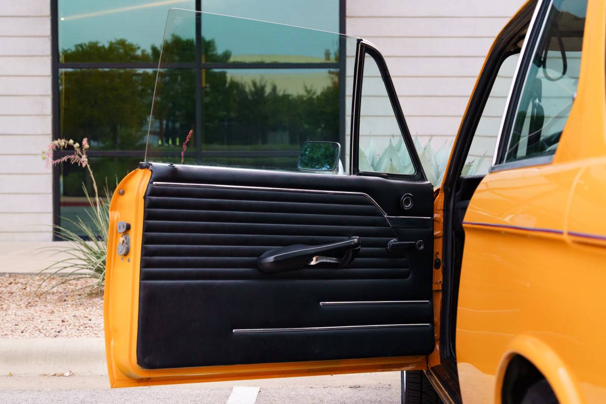 Bmw-2002-electric-1974-orange-17