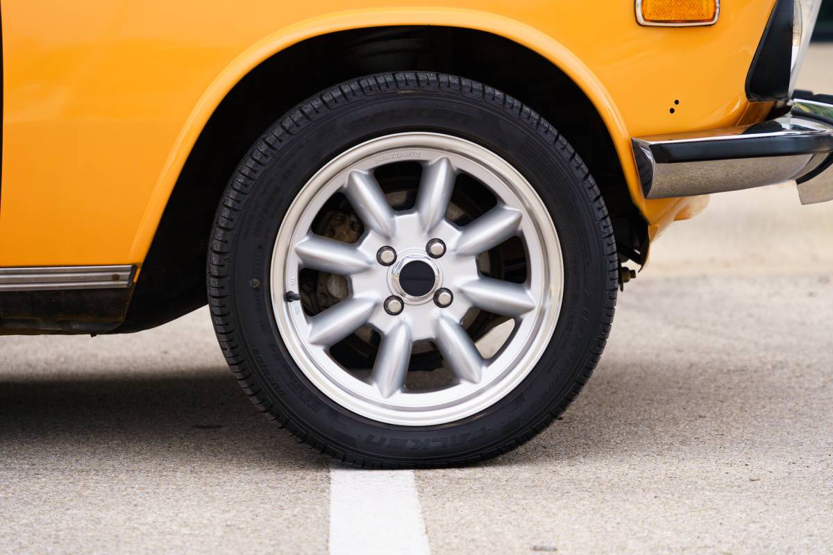 Bmw-2002-electric-1974-orange-19