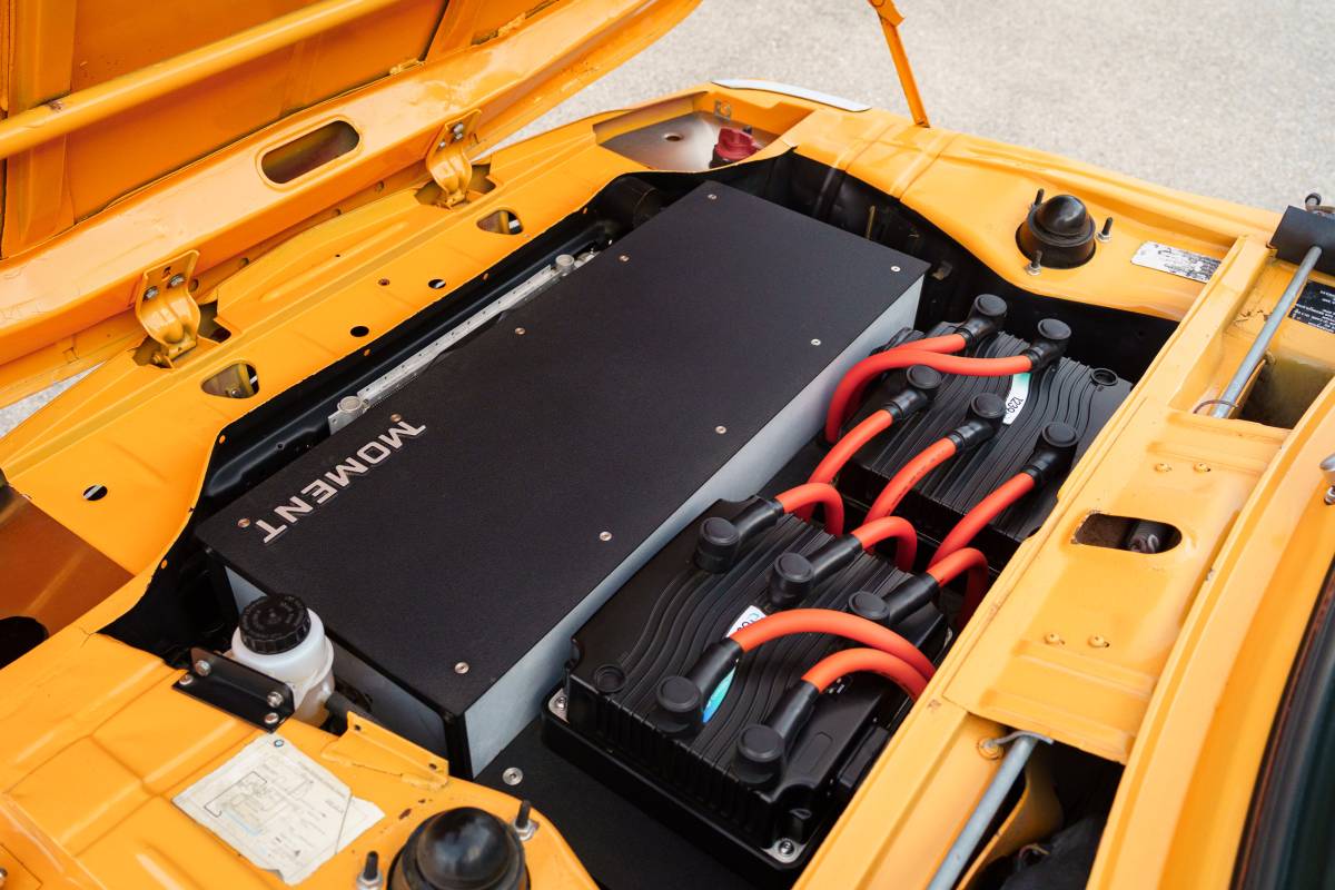 Bmw-2002-electric-1974-orange-2