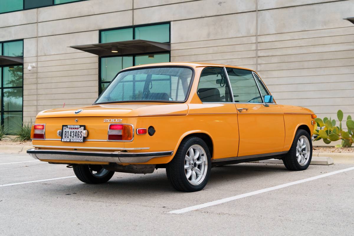 Bmw-2002-electric-1974-orange-7