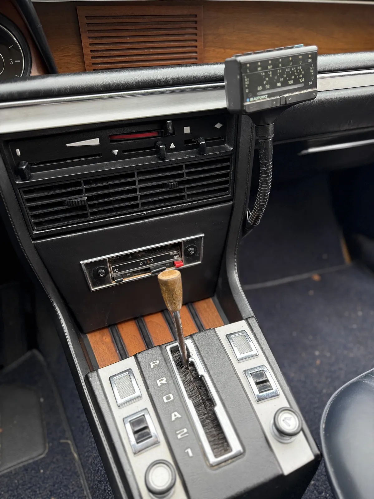 Bmw-3.0cs-1971-Polaris-Metallic-Blue-Leather-18