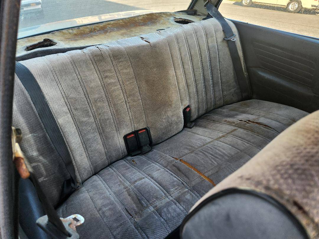 Bmw-318i-1984-black-27
