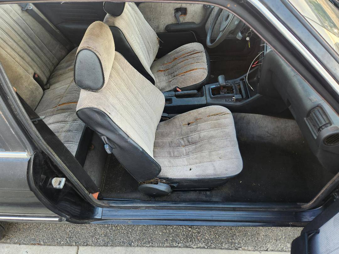 Bmw-318i-1984-black-28