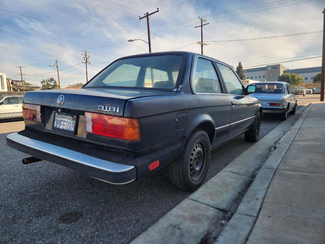 Bmw-318i-1984-black-3
