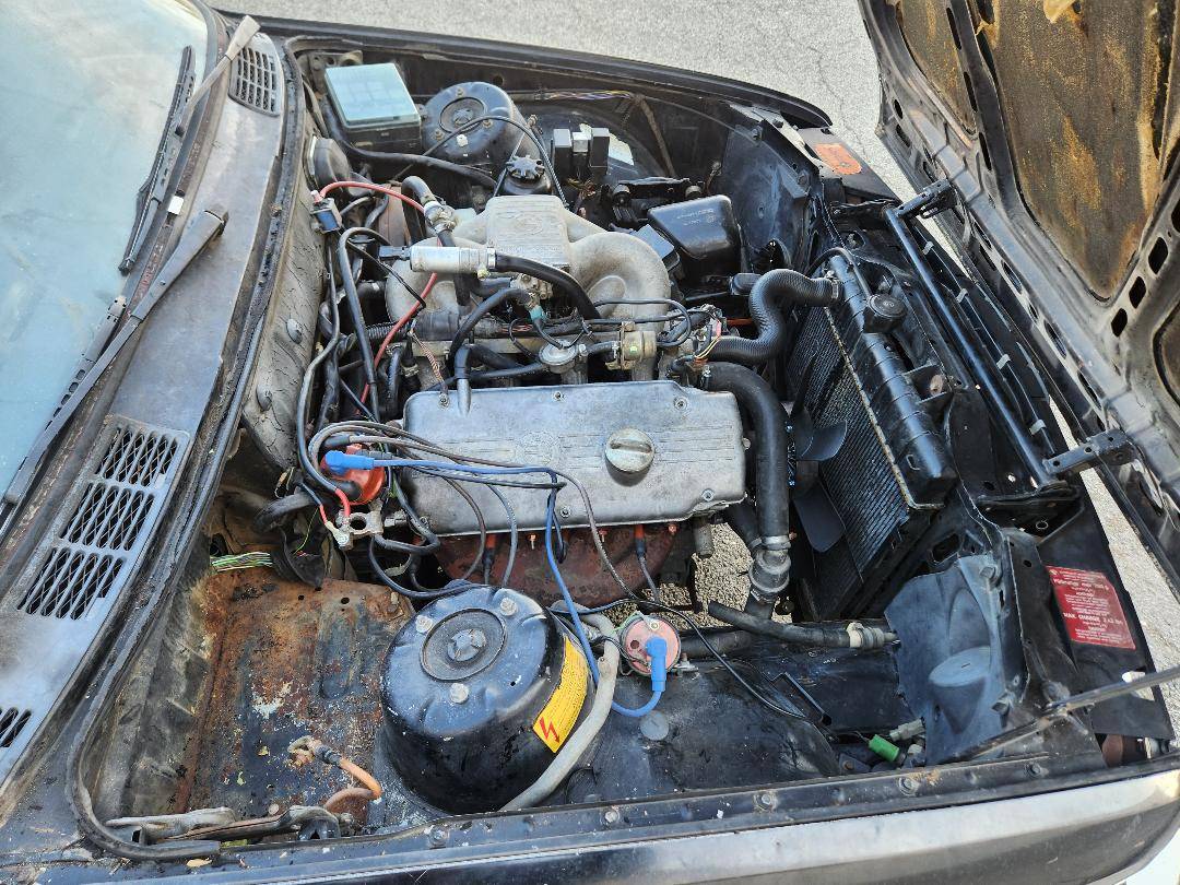 Bmw-318i-1984-black-9