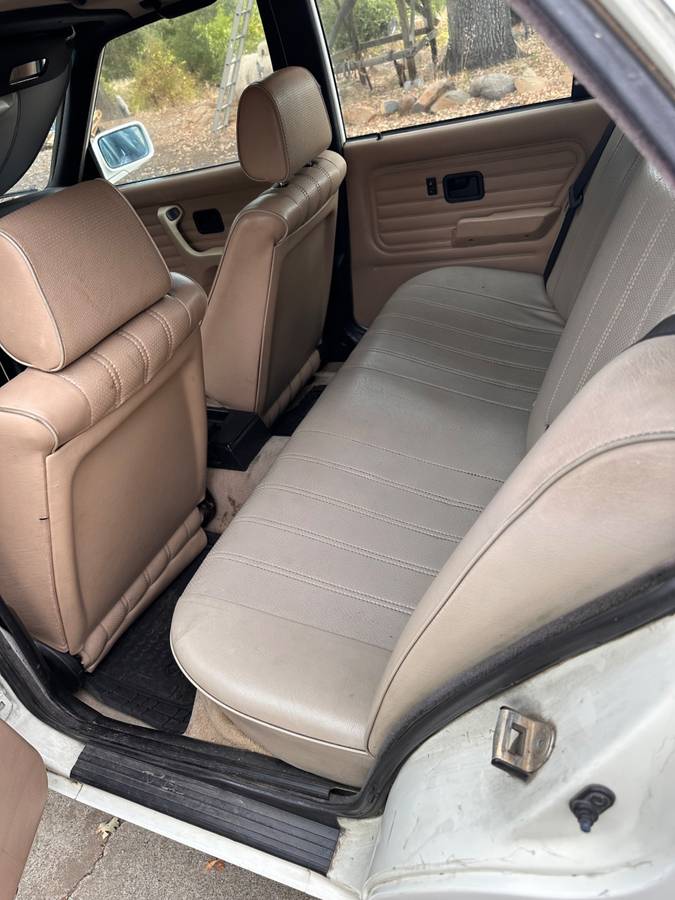 Bmw-318i-1991-white-11