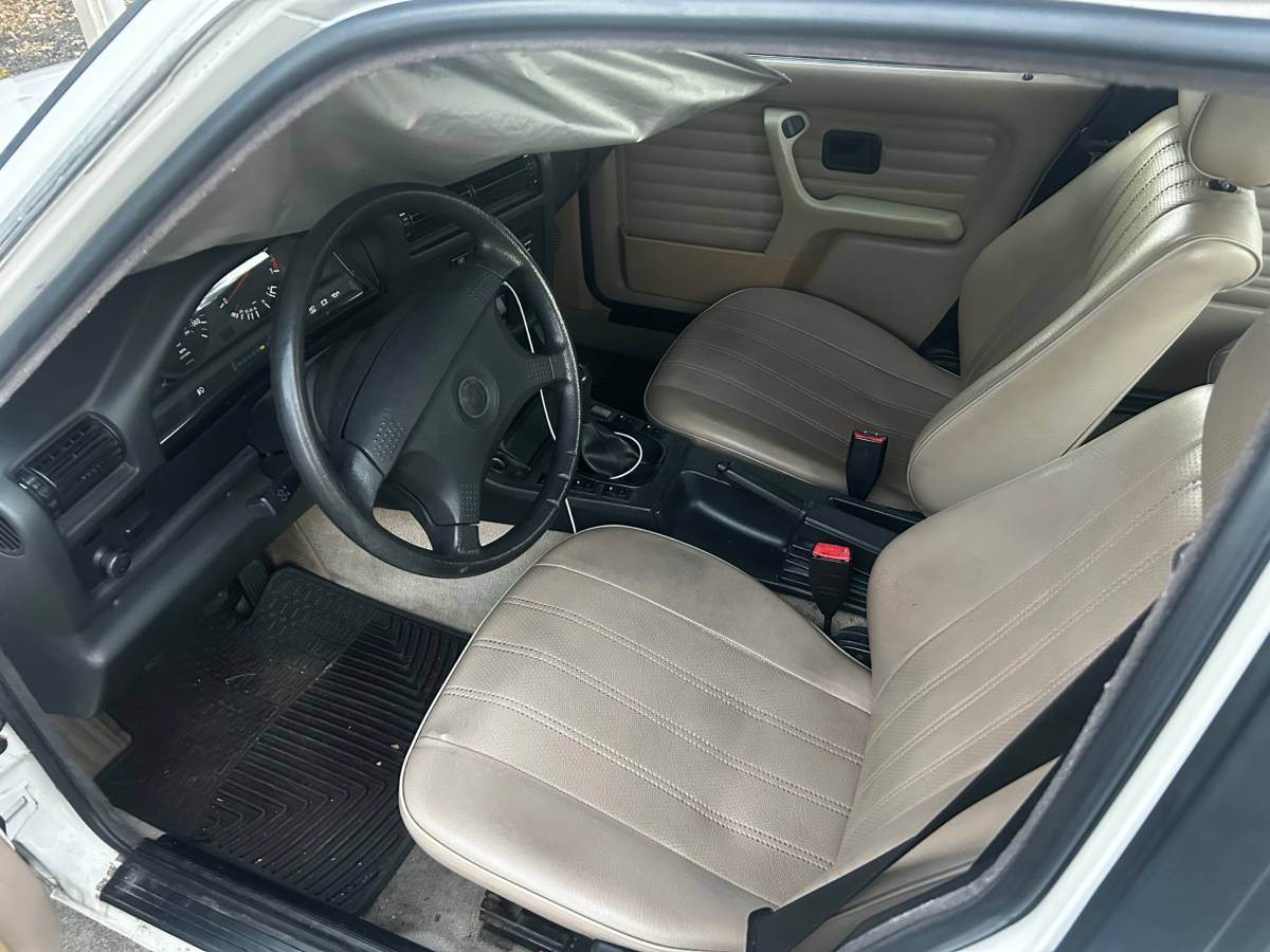 Bmw-318i-1991-white-5