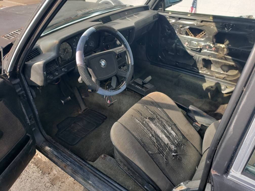 Bmw-320i-1983-black-7