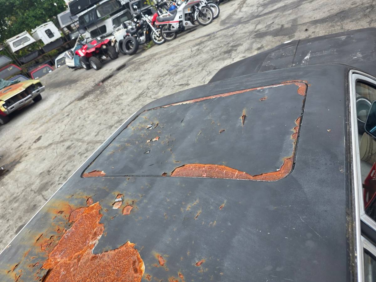 Bmw-320i-1983-black-9