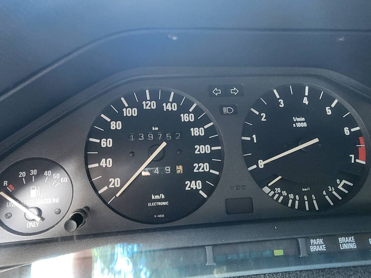 Bmw-320i-1988-black-7