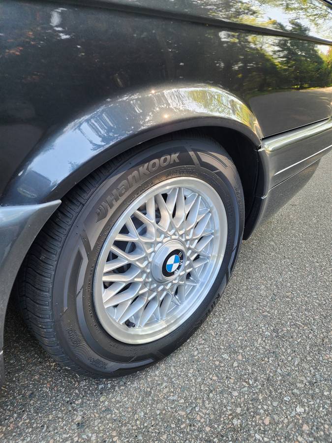 Bmw-320i-1988-black-9