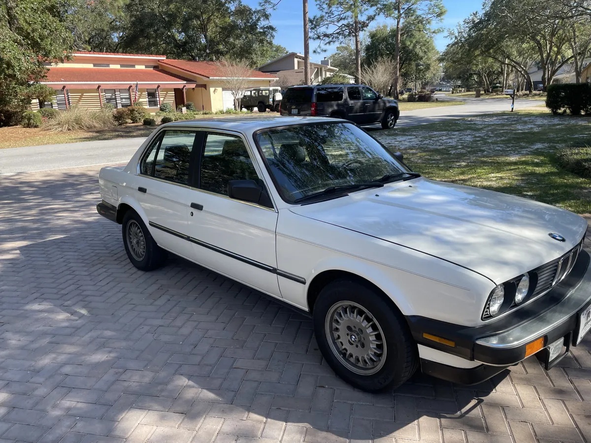 Bmw-325i-1987-White-Blue-Grey-And-Black-1