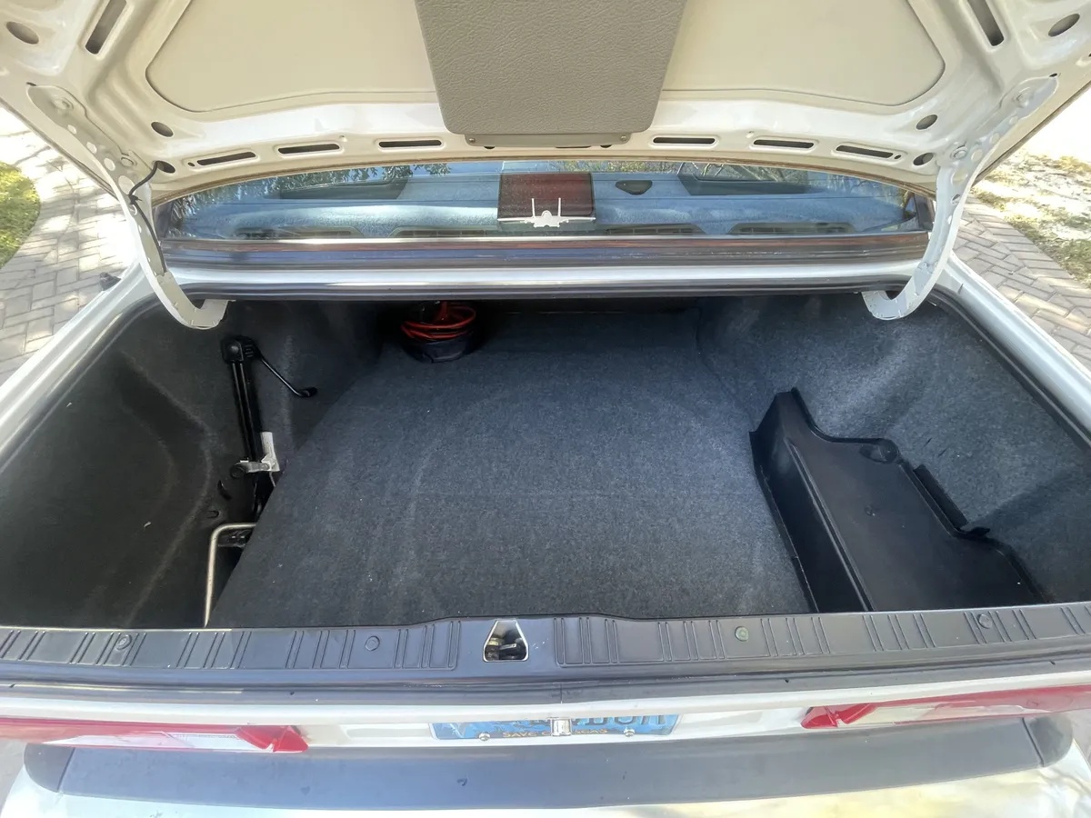 Bmw-325i-1987-White-Blue-Grey-And-Black-4