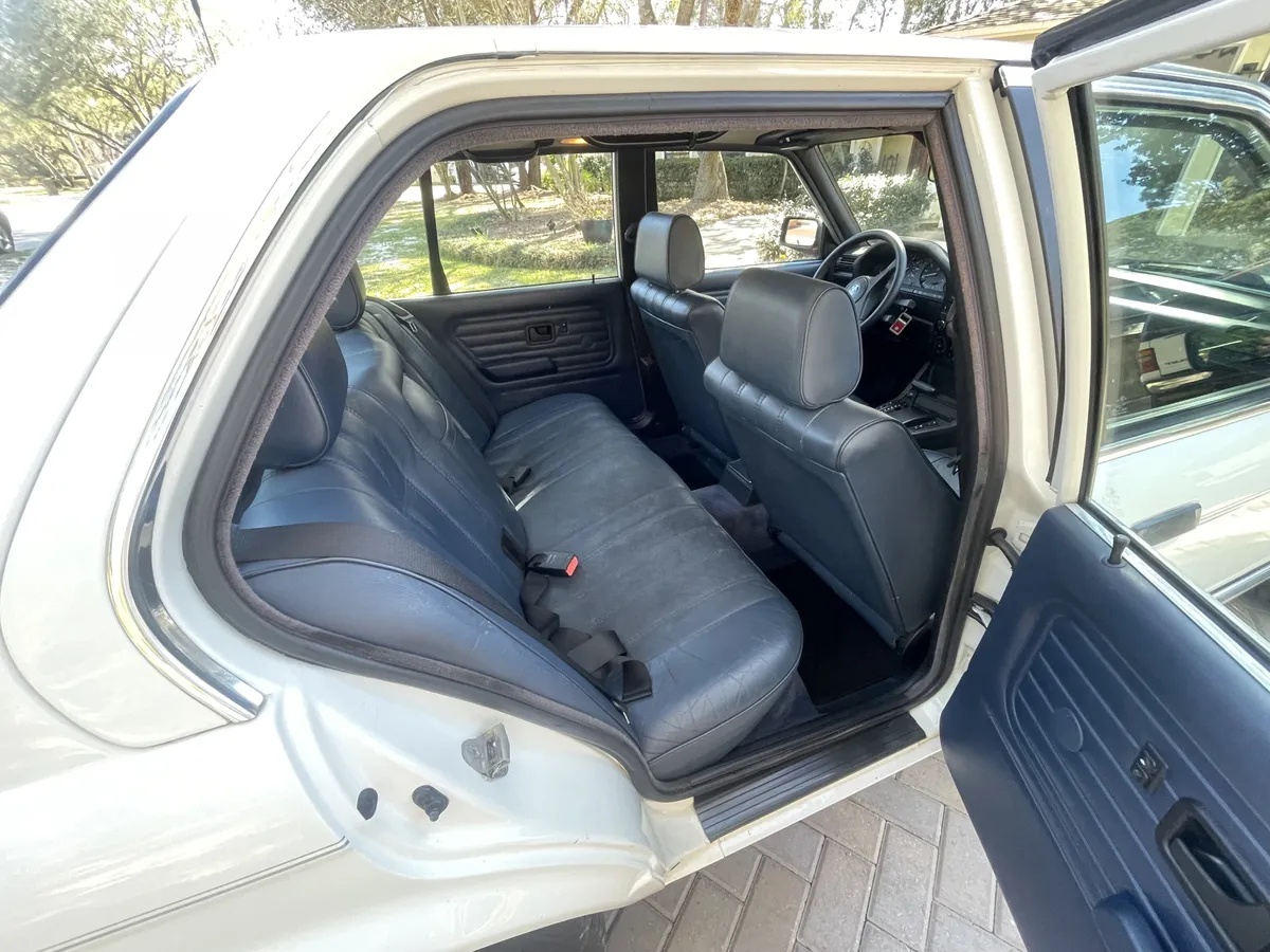 Bmw-325i-1987-White-Blue-Grey-And-Black-6
