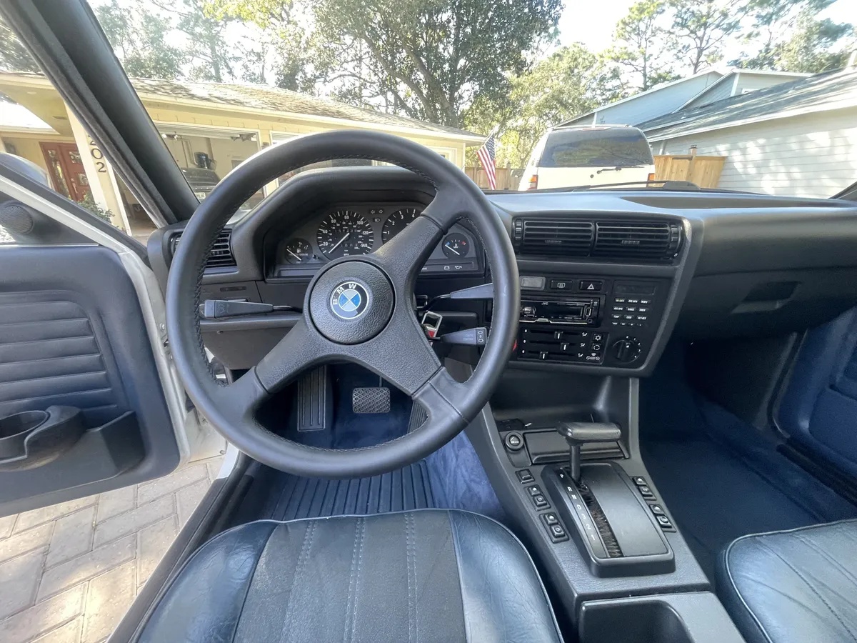 Bmw-325i-1987-White-Blue-Grey-And-Black-8